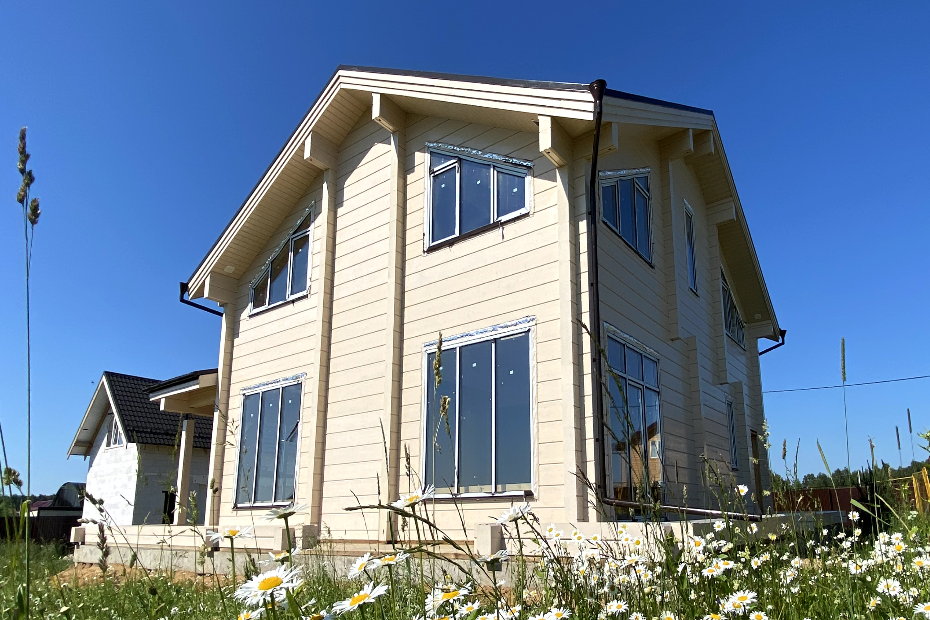 Как правильно покрасить дом: Советы и рекомендации